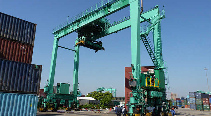 Container Straddle Carrier